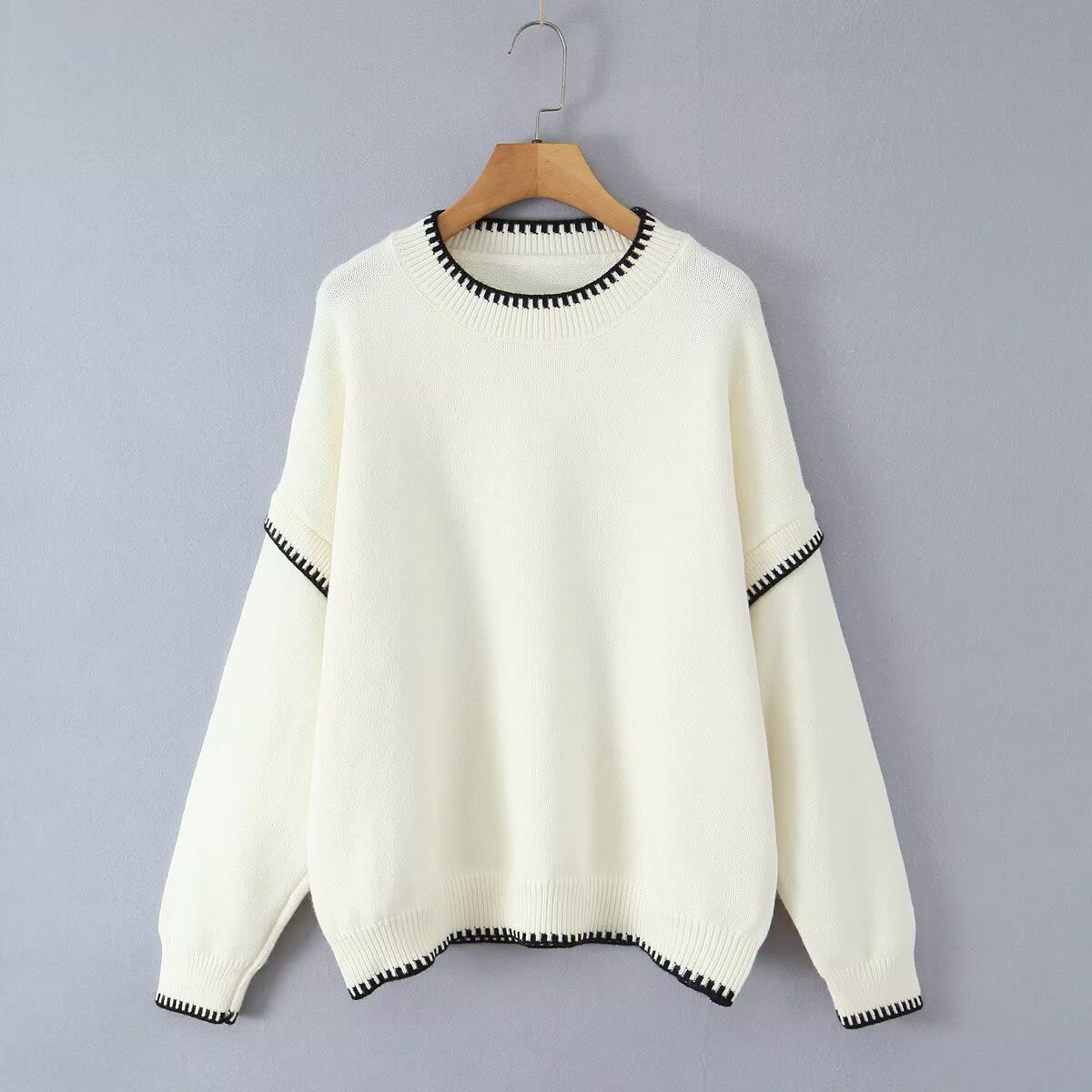 Round neck contrasting color pullover knitted sweater for women
